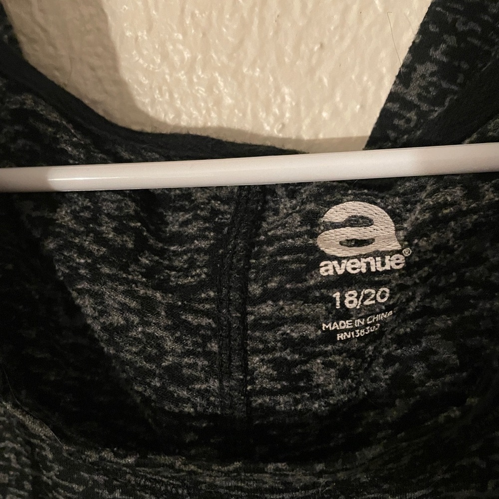 Avenue hooded shirt